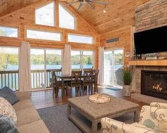 Lake Moraine Home #2 Near Colgate University - Hamilton - Living room