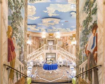 The Pierre, A Taj Hotel, New York - New York - Bar