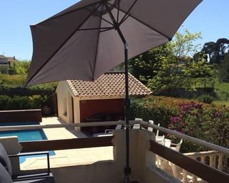 Sunny A/C apartment with terrace overlooking countryside and private pool - Saint-Pargoire - Balcón