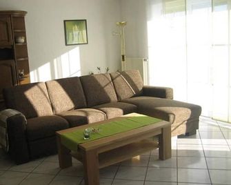 Apartment Op Hahnendell - 2-Bed Apartment Op Hahnendell Up To 4 Persons - Hellenthal - Wohnzimmer