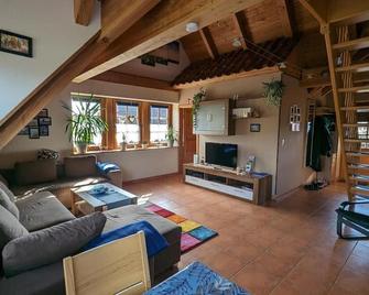 Apartment to feel good (half-timbered house built in 2003) - Hodenhagen - Wohnzimmer