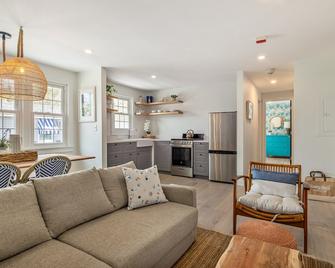 Twenty Shore - 2 Ocean Suite - Ogunquit - Salon