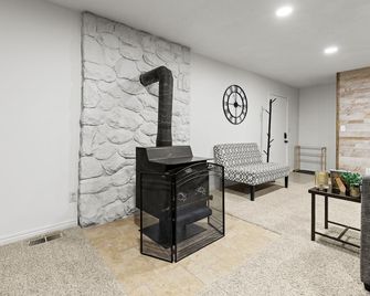 East Farmington Hideaway - Family Friendly Home - Farmington