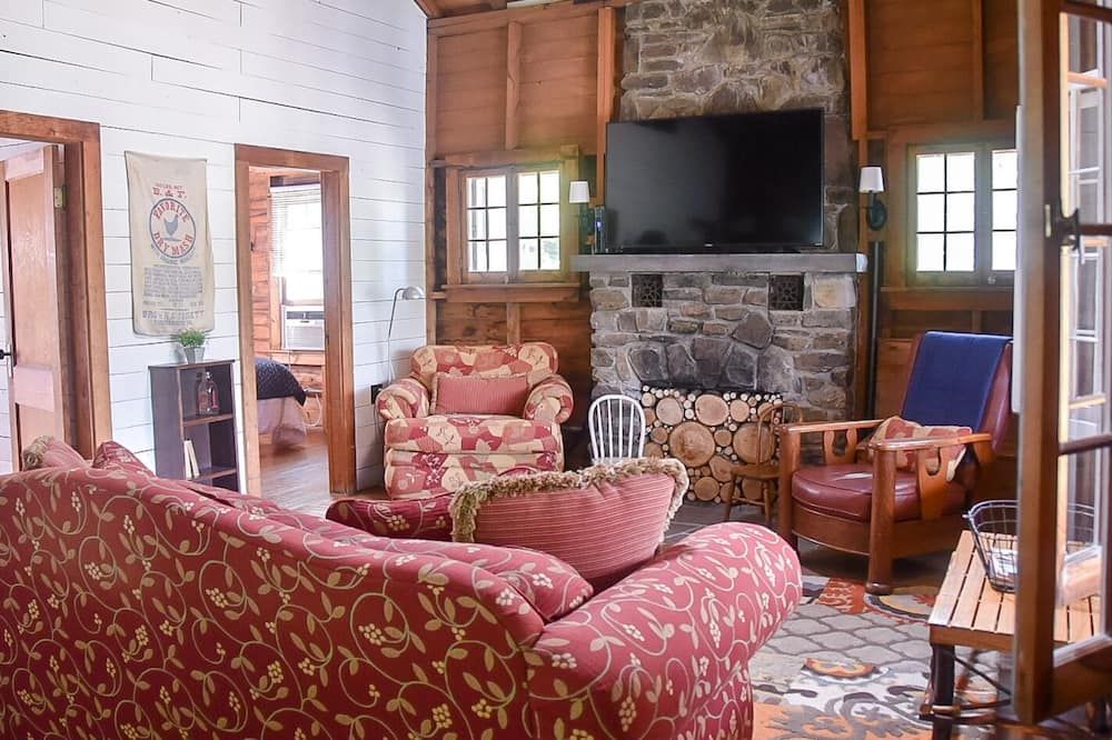 Mary Jane Cottage at Laurel Lake