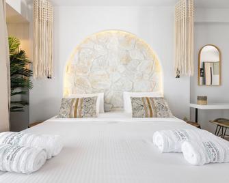 Amalthia Luxury Suites - Polychrono - Habitación