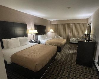 Quality Inn & Suites Cincinnati Downtown Area - Cincinnati - Bedroom