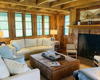 Spectacular 100-acre Country Estate/Farm near Creemore village - Creemore - Sala de estar