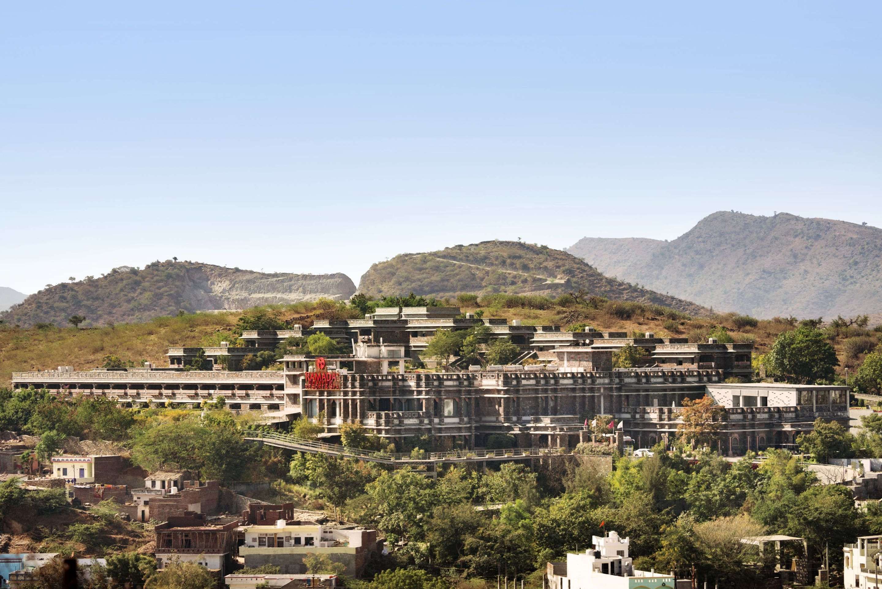 Ramada by Wyndham Udaipur Resort and Spa - Udaipur - Building