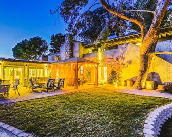 CC Upgraded 9bd/8ba Villa Near Vegas Strip-3.6mi - Spring Valley - Patio