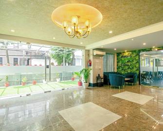 Treebo Sunny Feast - Greater Noida - Lobby