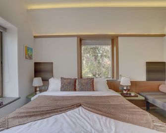 Alaya Stays Adarsh Villa 3 Bhk - Lonavala - Bedroom