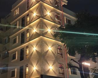 Hotel Janas - Tirupati - Κτίριο