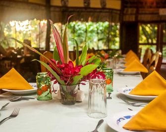 Waterfront Hut Rental for a Romantic Getaway in Toledo, Belize - Punta Gorda - Restaurant