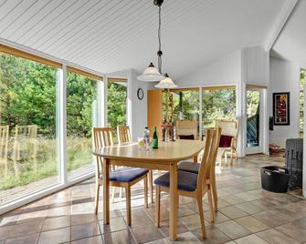 Stunning home in Fjerritslev with sauna - Fjerritslev - Dining room