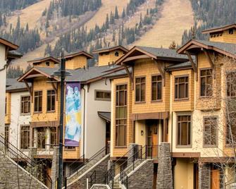 Newer Townhouse at SunPeaks Village Walk - Sun Peaks - Building