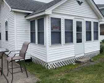 Dewey Beach Block Cottage On The Best Block In Dewey! - Dewey Beach - Building