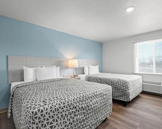 Woodspring Suites - Coralville - Bedroom