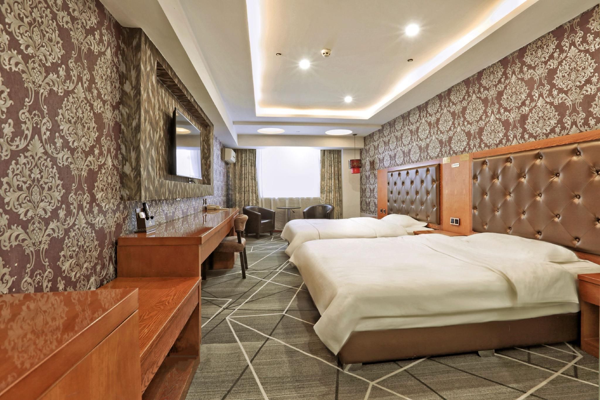 Dingyi Business Hotel (Harbin Dolphin Castle Hot Spring Water Park Branch) - Harbin - Bedroom