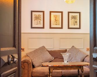 The Woolpack Hotel - Canterbury - Living room