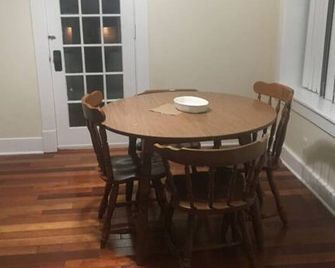 2 bedroom suite - Schenectady - Dining room