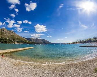 Apartments Karoma - Mlini - Beach