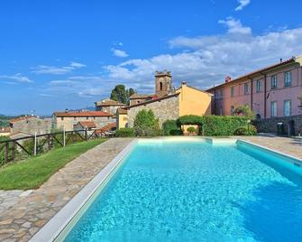 Nice apartment for 2 people with WIFI, pool, close to Viareggio - Massarosa - Piscina