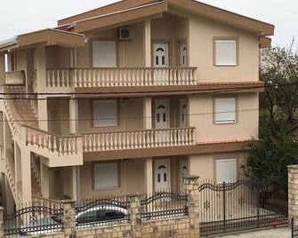 Apartments Sara - Bar - Budynek