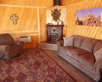 The Castle Inn - Scottsbluff - Living room
