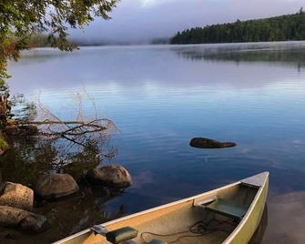 4 Season Fish Cabin off Lake Colby in Saranac Lake, furnished with ADK Decor - Saranac Lake - Outdoors view