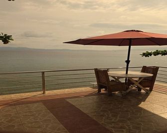 Paradise on Sogod Bay, 3 bedrooms/2 Full Baths, Ocean View, Pet- friendly. - 말릿복 - 발코니