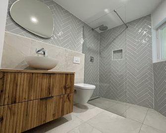 Modernes Altstadt Apartment - Bad Belzig - Baño