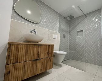 Modernes Altstadt Apartment - Bad Belzig - Bagno