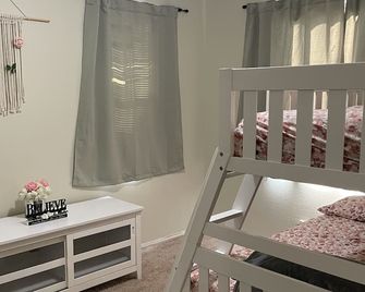 Coachella You’re home away from home - Coachella - Bedroom