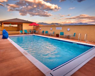 تاون بليس سويتس ميسولا - ميسولا - حوض السباحة