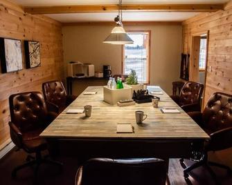 Myers Cave Resort - Cloyne - Dining room