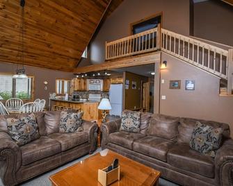 Almost Paradise 5 Bedroom House - McHenry - Living room