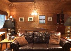 Cabin with Teton view nestled between Grand Teton National Park and Yellowstone - Moran - Living room