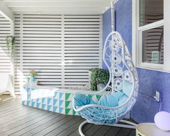 Fun Pop-Art Pad in Silver Lake, Huge Balcony with Park View - Los Angeles - Innenhof