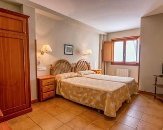 Hotel Montecristo - Laredo - Bedroom