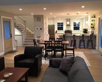 Quiet retreat with spectacular view of Long Island Sound - Wading River - Living room