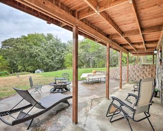'Eagles View' w/ Game Room - Walk to River! - Yankton - Патіо