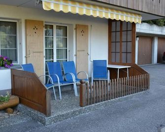 Eichhorn Appartement/Fewo, Dusche oder Bad, WC 3-Bettwohnung / 3 pax - Zweisimmen - Patio