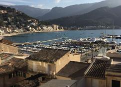 Sea front apartment with spectacular views over the harbor (AC, WIFI and SAT TV) - Sóller - Widok na zewnątrz