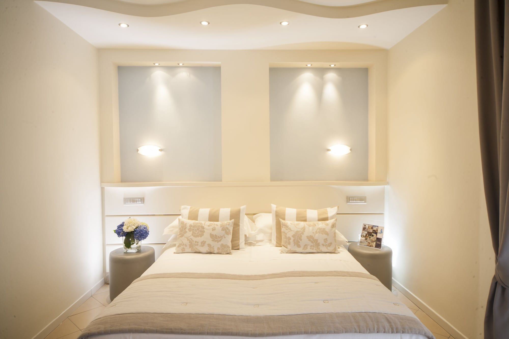 Hotel Mon Cheri - ריצ'ונה - חדר שינה