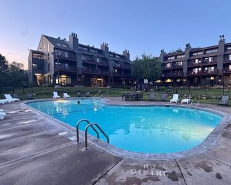 Ski-In/Ski-Out Condo at Lutsen Mtn | Pool, Hot Tub - Lutsen