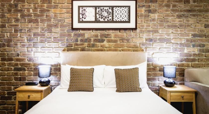 ذا لودج باي هاوس