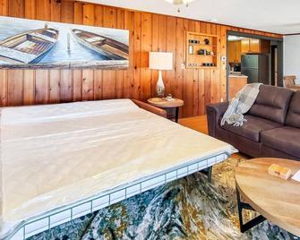 Grassy Knoll Retreat on the Big Spirit Lake - Spirit Lake - Habitación