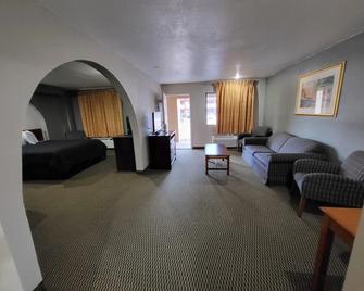 Hallmark Inn and Suites - San Antonio