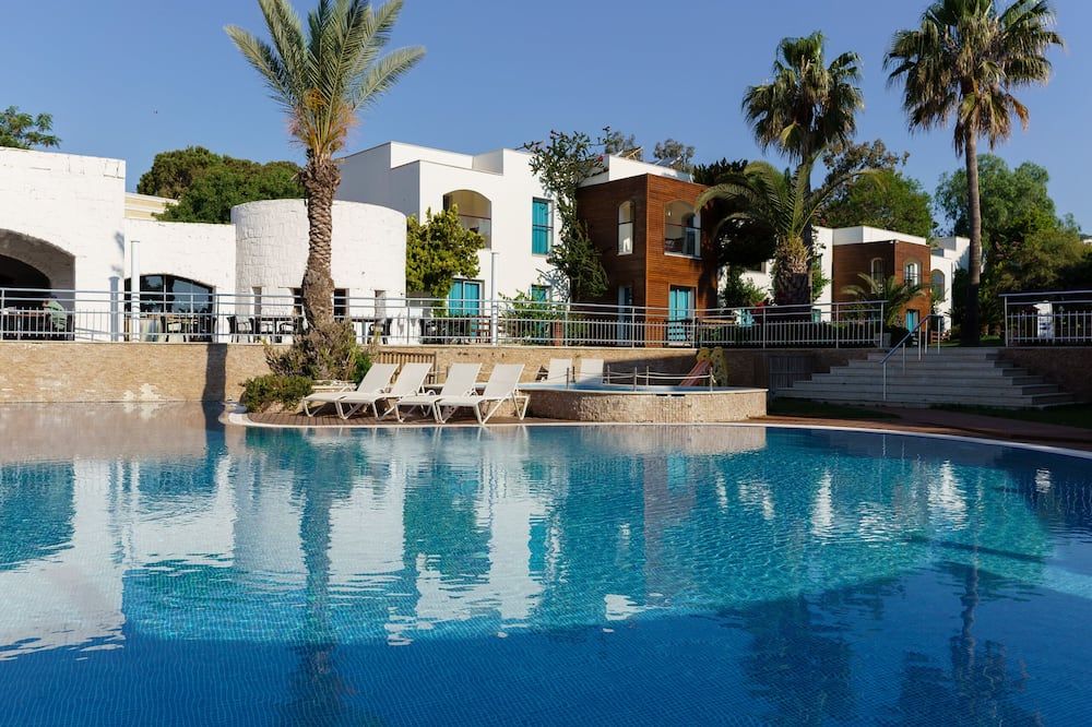 كوستا لوفي هوتل - بودروم - حوض السباحة