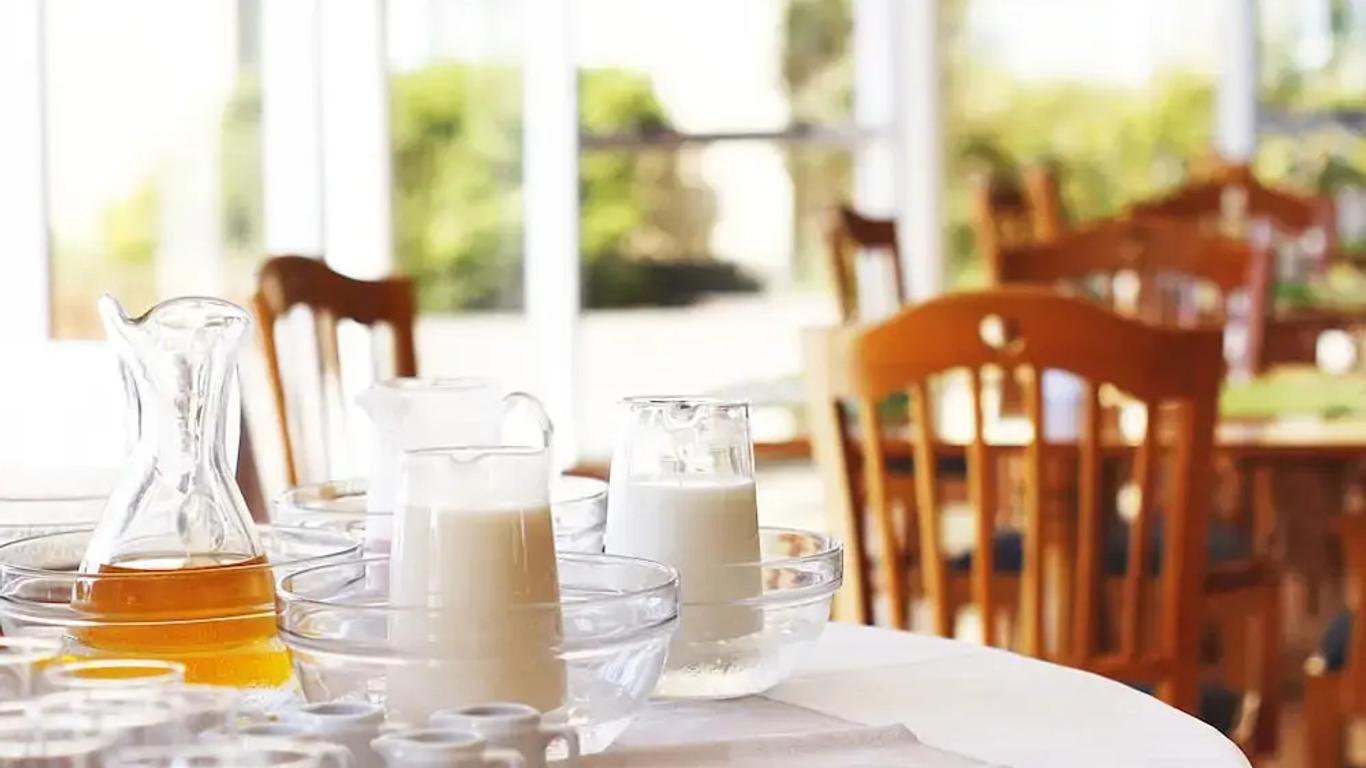 بارادوريس أوسترال باهيا بلانكا